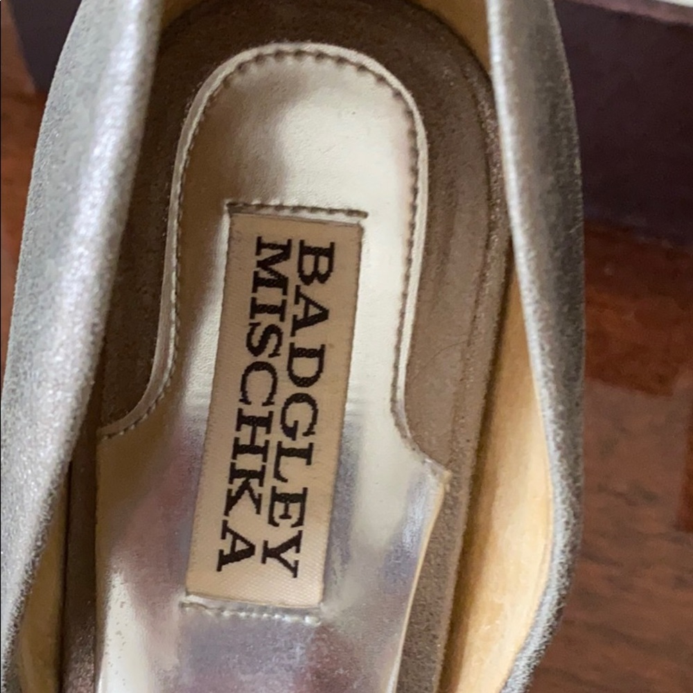 Gorgeous Bagdley Mischka silver open toe shoes! - Picture 4 of 4